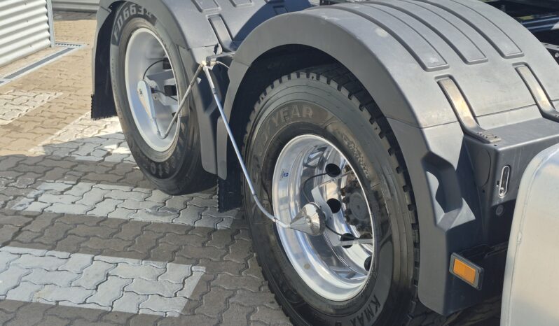 
								FH 420 6×2 Tractor full									